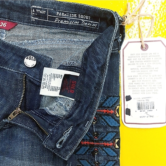DESIGN LAB Emboidered Aztec Southeast Frayed Cutoff Denim Jean Shorts NWT - Picture 4 of 15